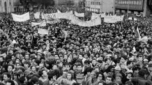 DNES SI PRIPOMÍNAME 31. VÝROČIE NEŽNEJ REVOLÚCIE 1