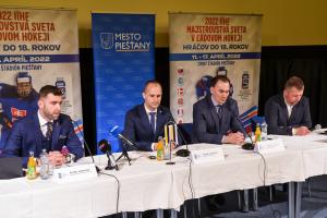 MLADÍ HOKEJISTI ZABOJUJÚ O POSTUP MEDZI ELITU V PIEŠŤANOCH