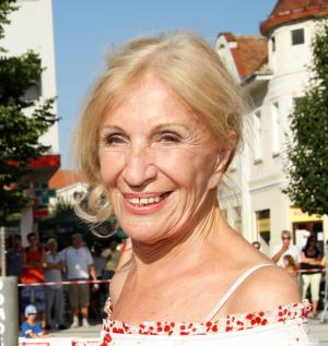 VEĽA ZDRAVIA, PANI KRÁĽOVIČOVÁ! 2