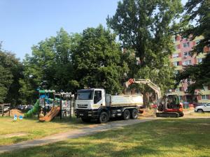 ZAČALA SA REKONŠTRUKCIA VNÚTROBLOKU NA TEPLICKEJ ULICI