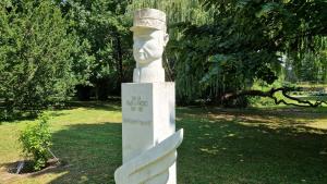 V PIEŠŤANOCH SI PRIPOMENIEME 144. VÝROČIE NARODENIA M. R. ŠTEFÁNIKA