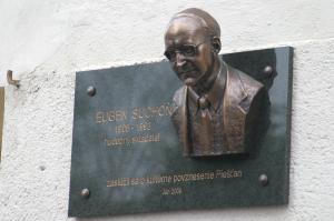 PAMÄTNÁ TABUĽA S BUSTOU EUGENA SUCHOŇA BUDE NA NOVOM MIESTE