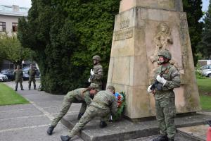 Pietny akt kladenia vencov pri príležitosti osláv Slovenského národného povstania 1