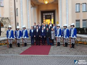 PREDSEDOVIA PARLAMENTOV KRAJÍN V4 A BENELUXU ROKUJÚ V PIEŠŤANOCH  1
