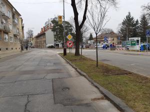 REŠPEKTUJTE NOVÝ VJAZD NA PARKOVISKO NÁLEPKOVA
