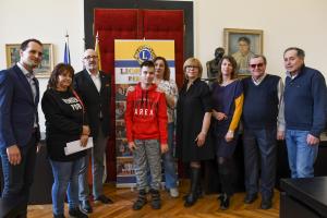 LIONS CLUB PIEŠŤANY PODPORIL RODINY V NÚDZI 1