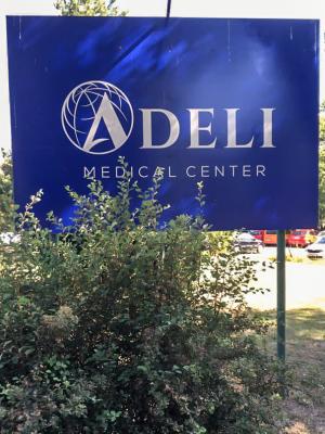 ADELI MEDICAL CENTER REAGUJE NA OBVINENIA
