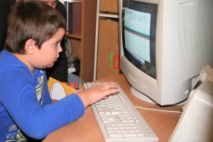 ŽIACI A UČITELIA SA MÔŽU VZDELÁVAŤ ONLINE