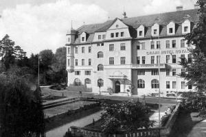 Premeny hotela Slovan a Fontány pred hotelom  1